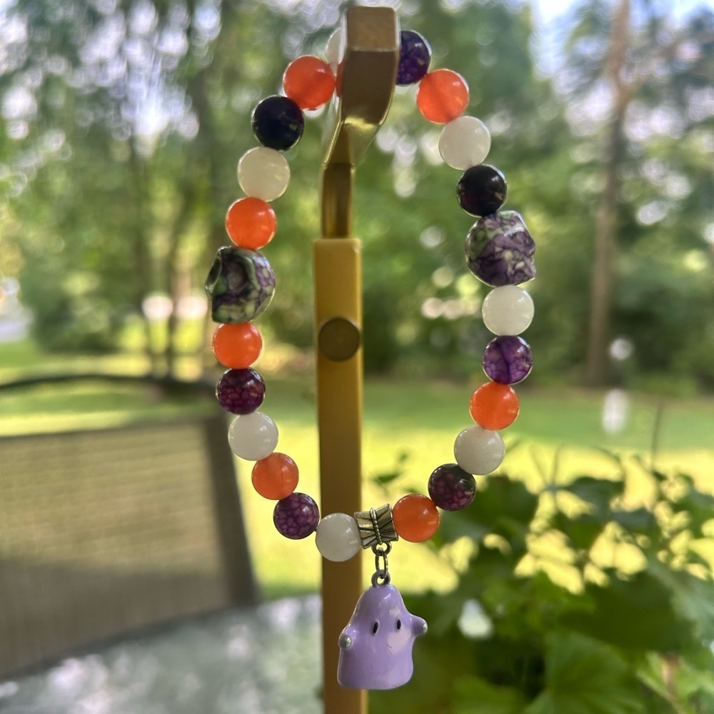 ☀️NWT-Colorful Beaded Bracelet with Ghost Charm